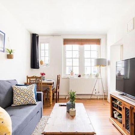 Cozy Apt In Central Лондон Екстериор снимка