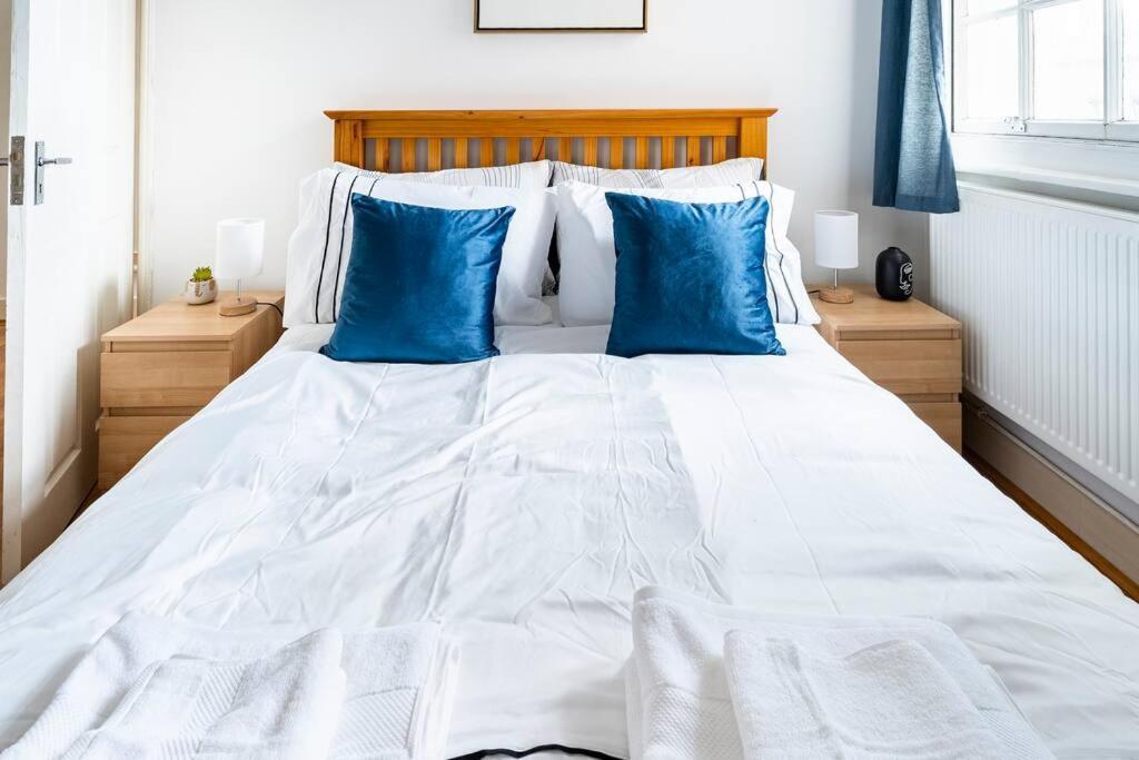 Cozy Apt In Central Лондон Екстериор снимка