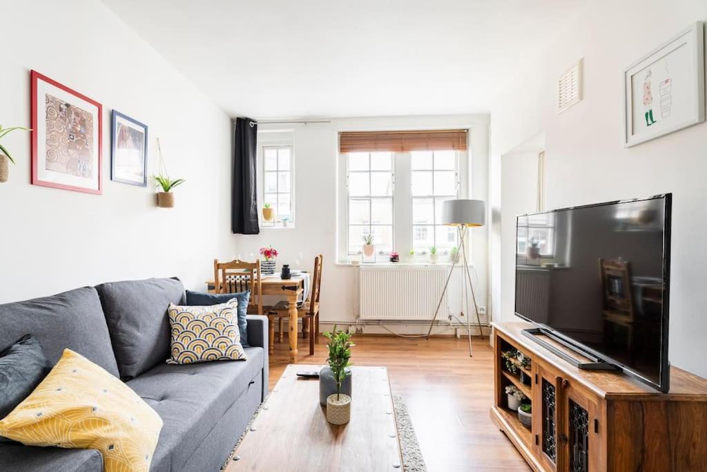 Cozy Apt In Central Лондон Екстериор снимка