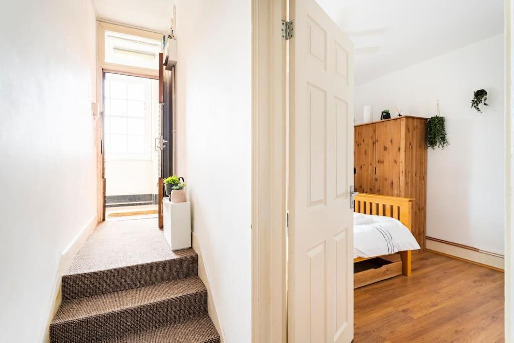 Cozy Apt In Central Лондон Екстериор снимка