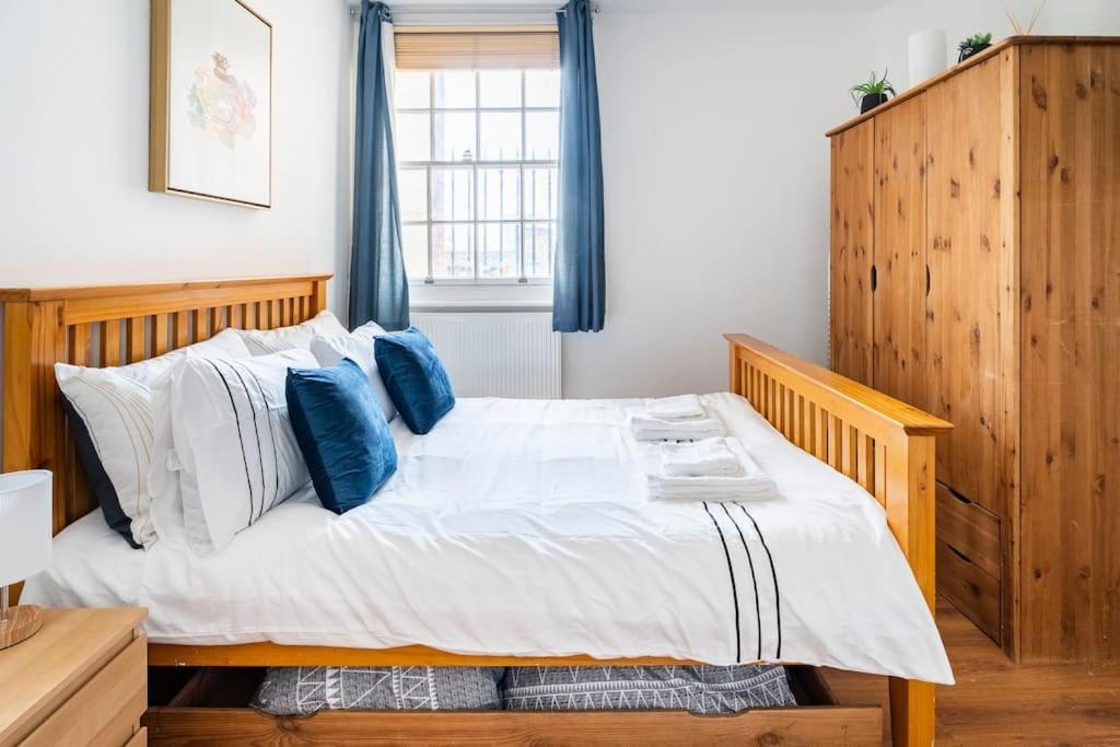 Cozy Apt In Central Лондон Екстериор снимка